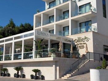 ollies by the sea