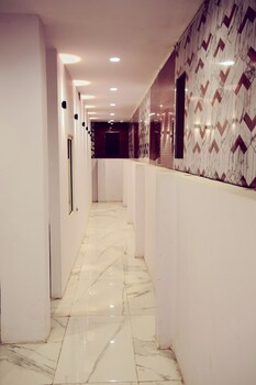 Hotel Bhatner Inn,,2 star