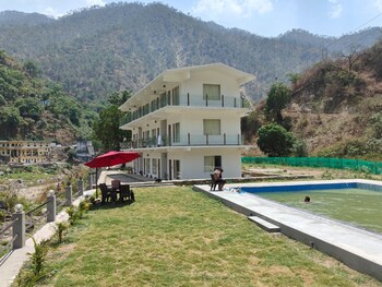 riverside near kainchi dham temple
