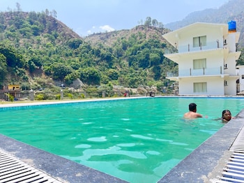 riverside near kainchi dham temple