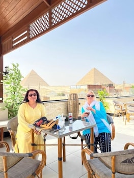 foola pyramids inn hotel