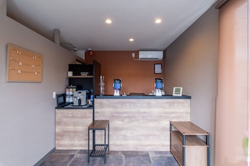 Hotel R9 The Yard Hanazonointer,,2 star
