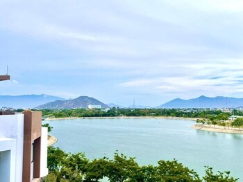 Kami Hotel,,2 star