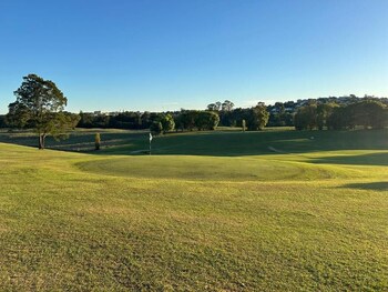 Gunabul Homestead & Golf Course,,3 star