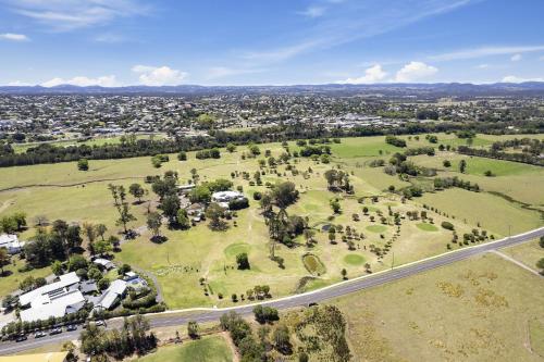 gunabul homestead and golf course