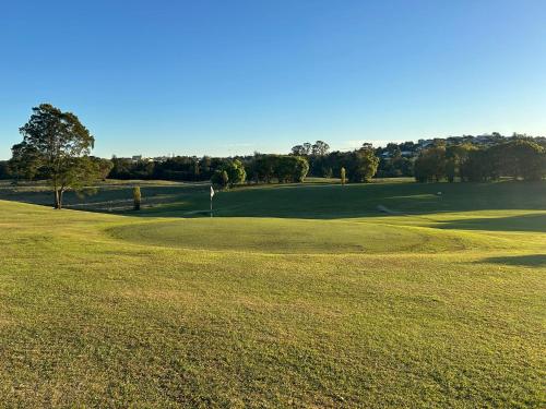 gunabul homestead and golf course