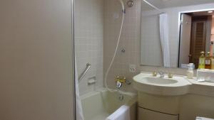 breezbay hotel resort and spa