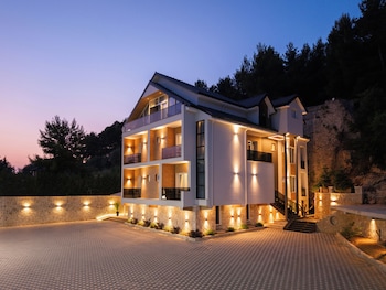 forest park hotel kruje