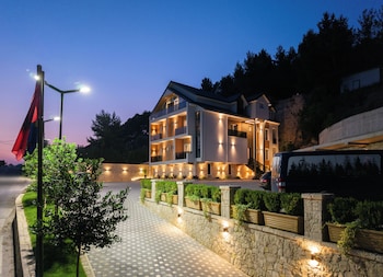 forest park hotel kruje