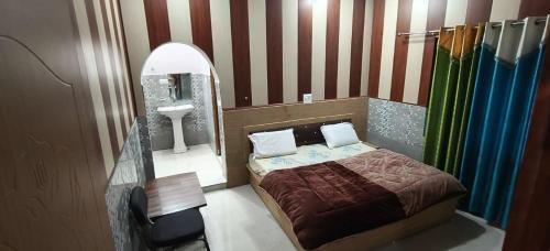 Omji - Kalindi Seva Sadan,,2 star