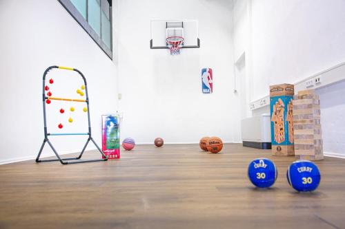 casino whirlpool sauna kino indoor basketball