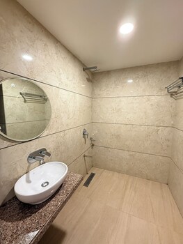 The Naklang Hotel & Restro,,2 star