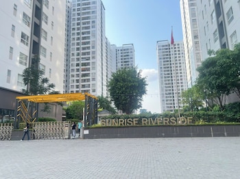 sunrise riveside luxury apartment