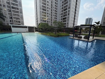 sunrise riveside luxury apartment
