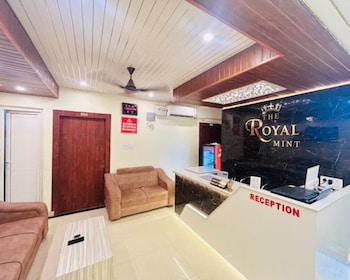 Royal Mint Government Bus Stand Rd,,2 star