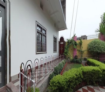 The Premier - Hajipur Rd,,2 star