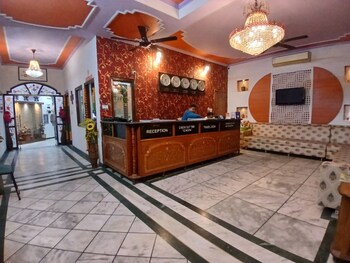 taj plaza near hotel oberoi amar vilas