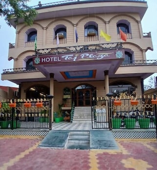 taj plaza near hotel oberoi amar vilas