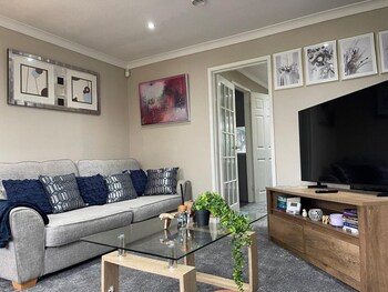 House Sleeps 6 With Garden And Parking,,4 star