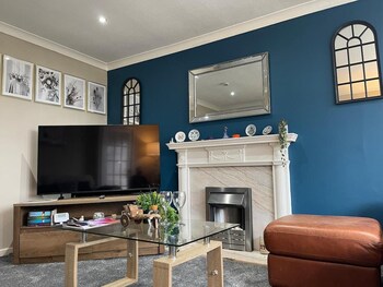 House Sleeps 6 With Garden And Parking,,4 star