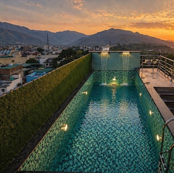 Hotel The Montara Near Ganga Ghat,,3 star
