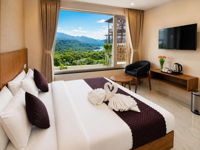 hotel the montara near ganga ghat