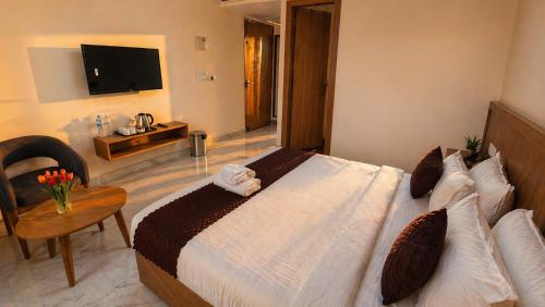 hotel the montara near ganga ghat