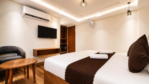 hotel the montara near ganga ghat