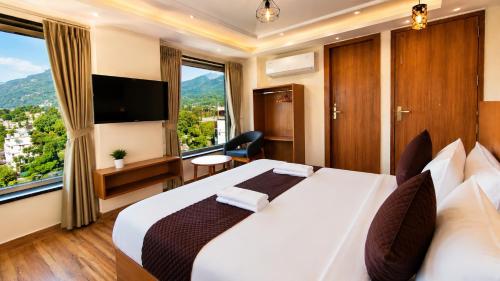 hotel the montara near ganga ghat