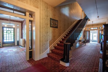 Beaumont Inn,,2 star