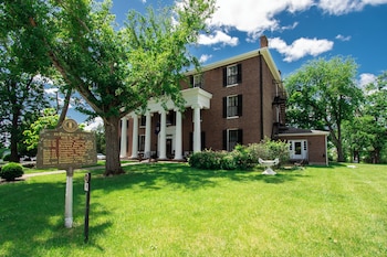 Beaumont Inn,,2 star