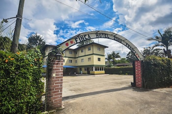 hotel zona franca rionegro