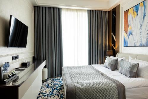 mustafa hotel