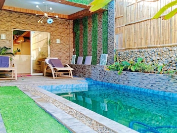 Charming House With Private Pool,,4 star