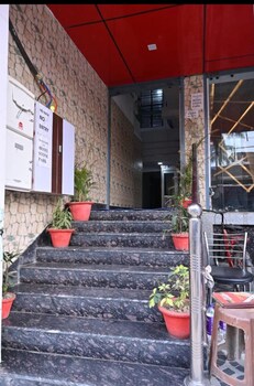 stone park radha devi ln