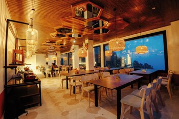 the golden recurve spa and casino
