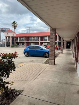 Fairbridge Inn Near Riverwalk - Alamo,,2 star