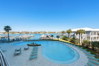 bella luna condos