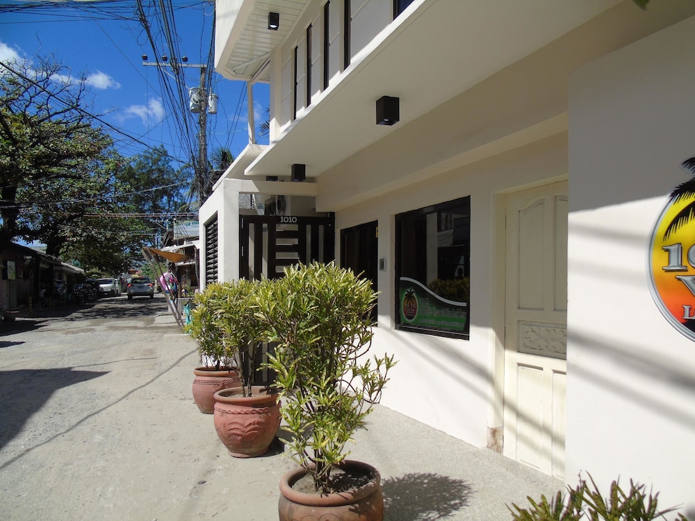 blue rock beach resort