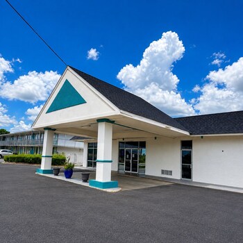Bayou Inn,,3 star