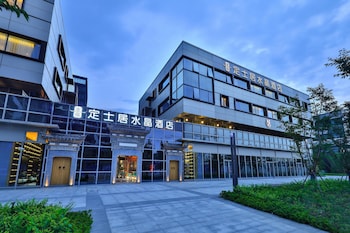 dingshiju crystal hotel hongqiao railway station national convention and exhibition center