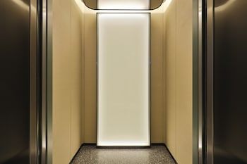 dingshiju crystal hotel hongqiao railway station national convention and exhibition center