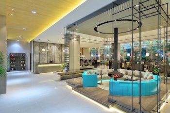 dingshiju crystal hotel hongqiao railway station national convention and exhibition center