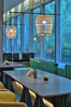 dingshiju crystal hotel hongqiao railway station national convention and exhibition center