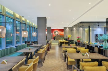 dingshiju crystal hotel hongqiao railway station national convention and exhibition center