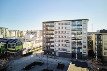 Bright 1Br Apt With Sauna & Balcony,,4 star