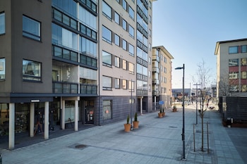 bright 1br apt with sauna and balcony