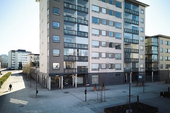 bright 1br apt with sauna and balcony
