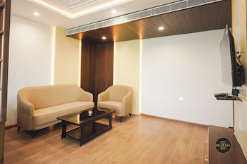 Raghukul Grand Near Dav Pg College,,2 star