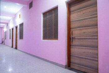 Pujya Manas Kokil Dharamshala Ayodhya,,2 star